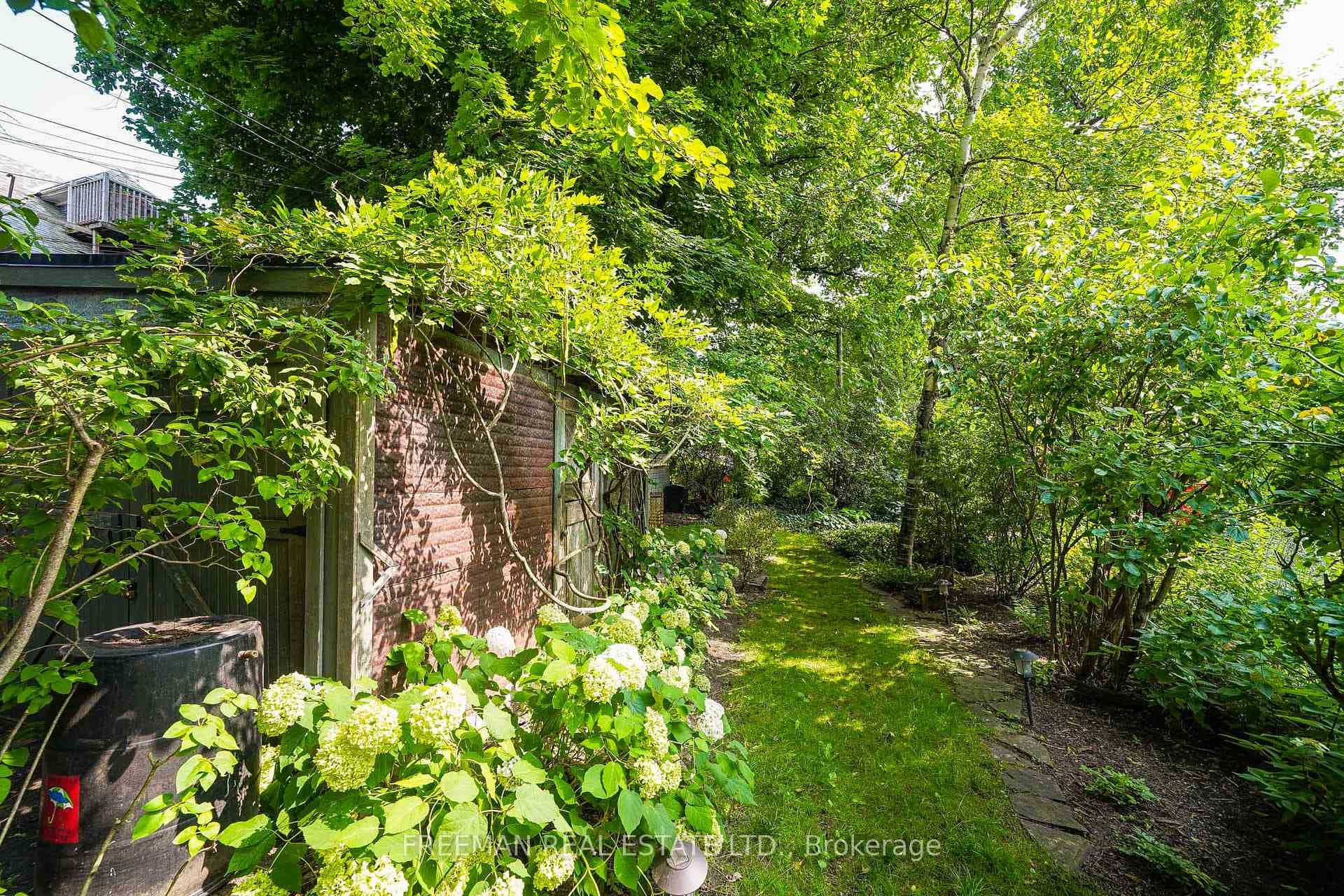 67 Dewson Street photo 39