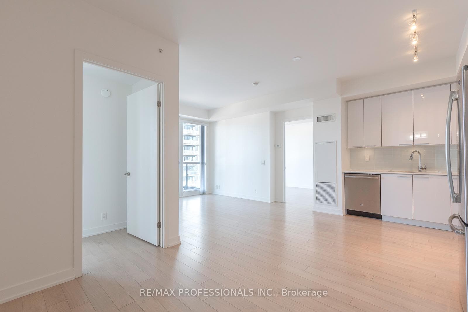 10 Park Lawn Road Unit 1110 photo 2