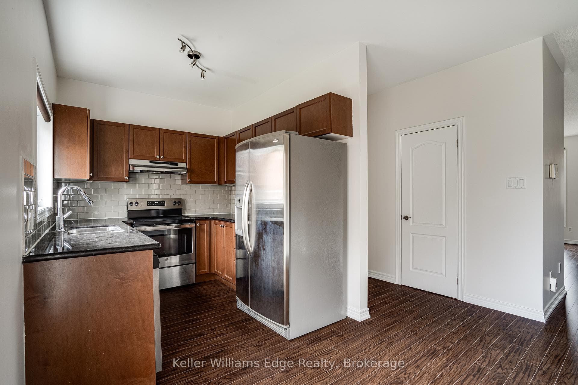 93 Glendarling Crescent photo 17