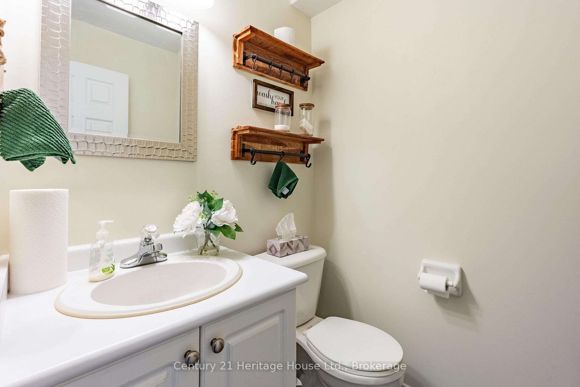 460 WOOLWICH Street Unit 6 photo 6