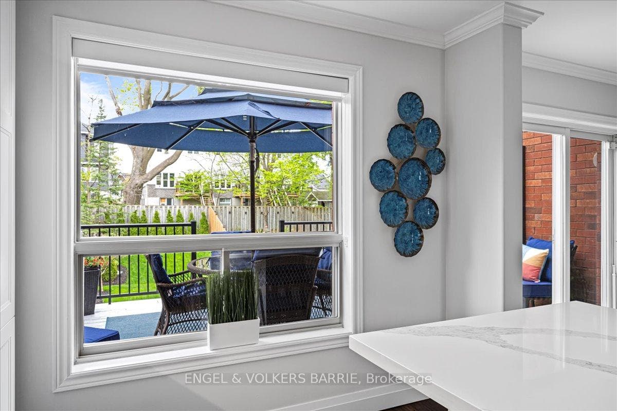 163 Owen Street photo 14