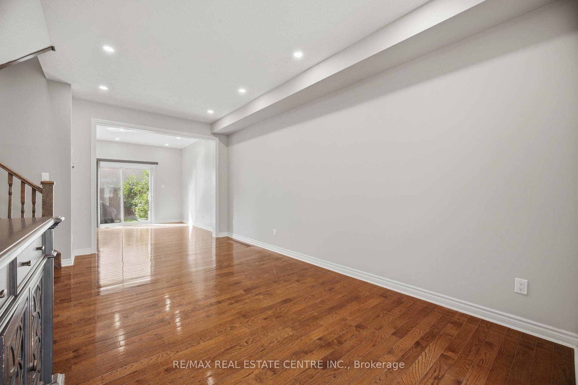 366 Hobbs Crescent photo 11