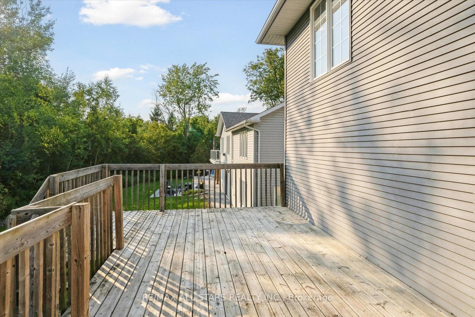 121 Riverglen Drive photo 25