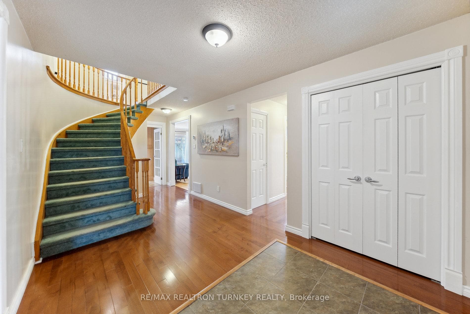 291 Manchester Drive photo 4