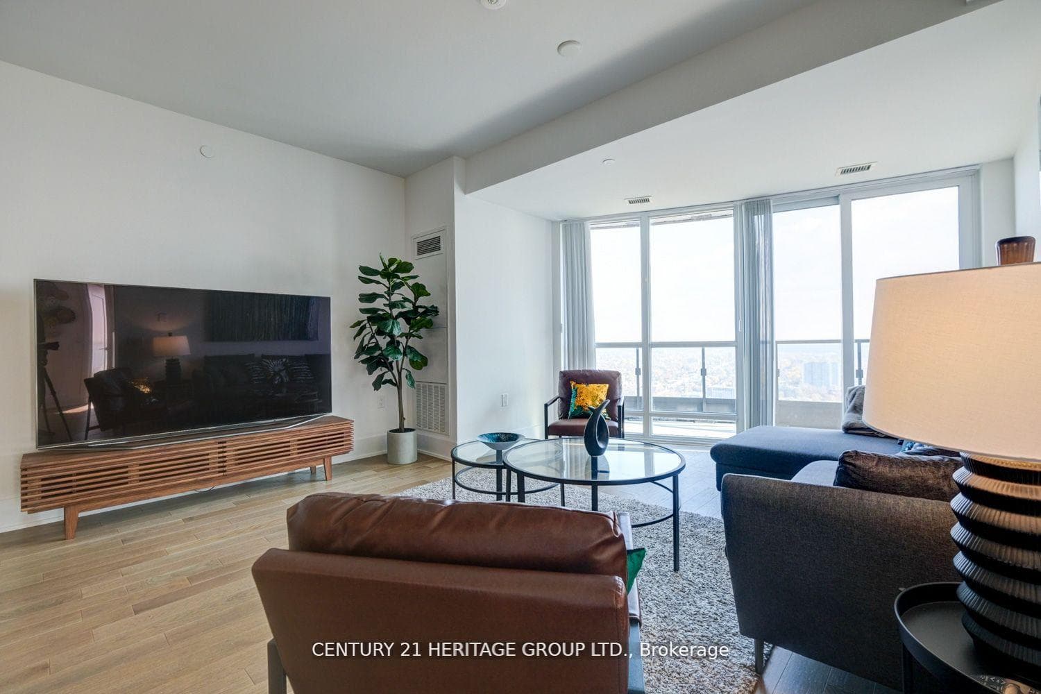 585 Bloor Street Unit 3918 photo 5