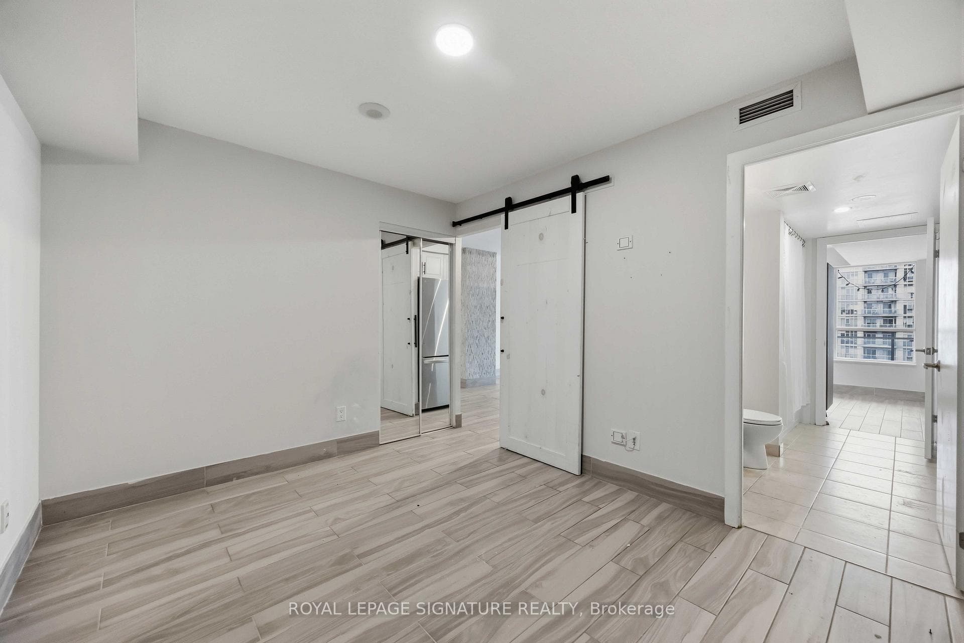 38 Joe Shuster Way Unit 1625 photo 34