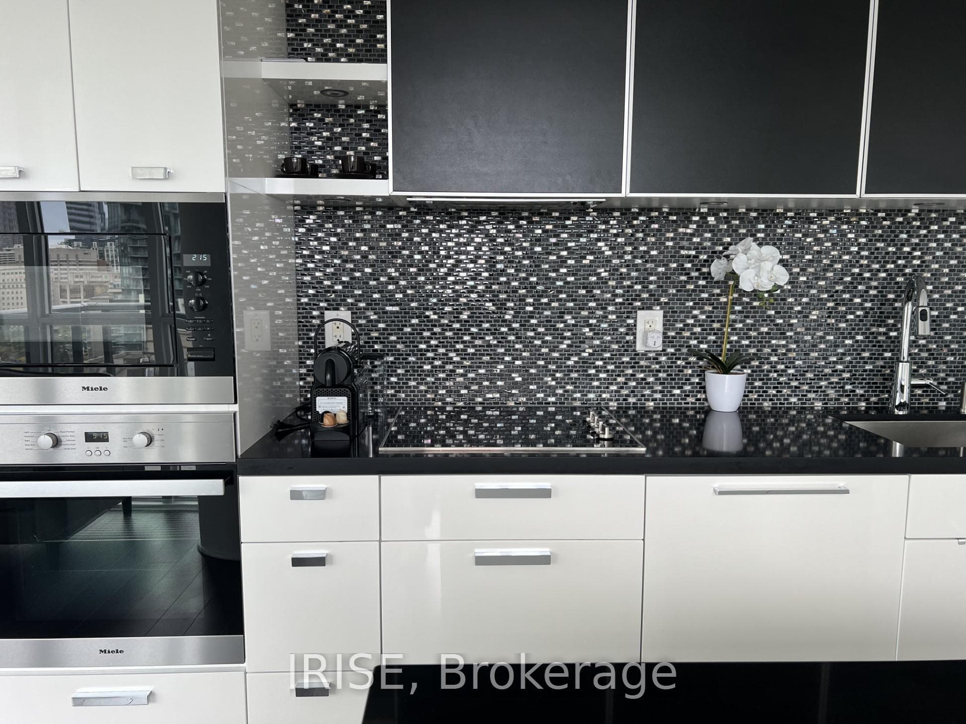 32 Davenport Road Unit 1807 photo 9