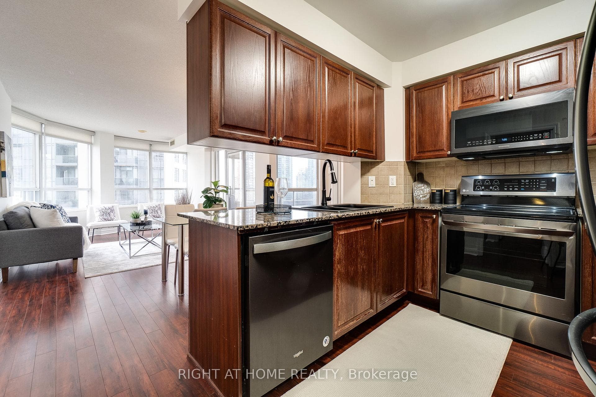 310 Burnhamthorpe Road Unit 1713 photo 25