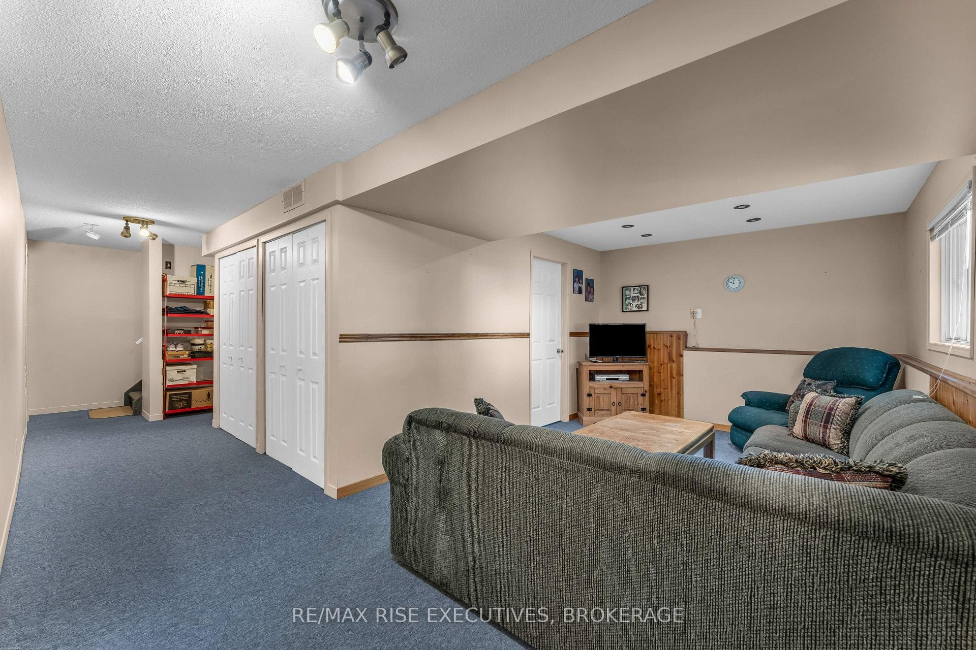 1304 Fisher Crescent photo 37