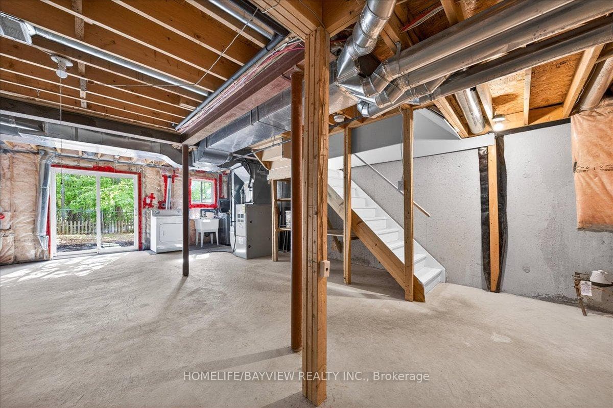 52 Hawthorne Crescent photo 32