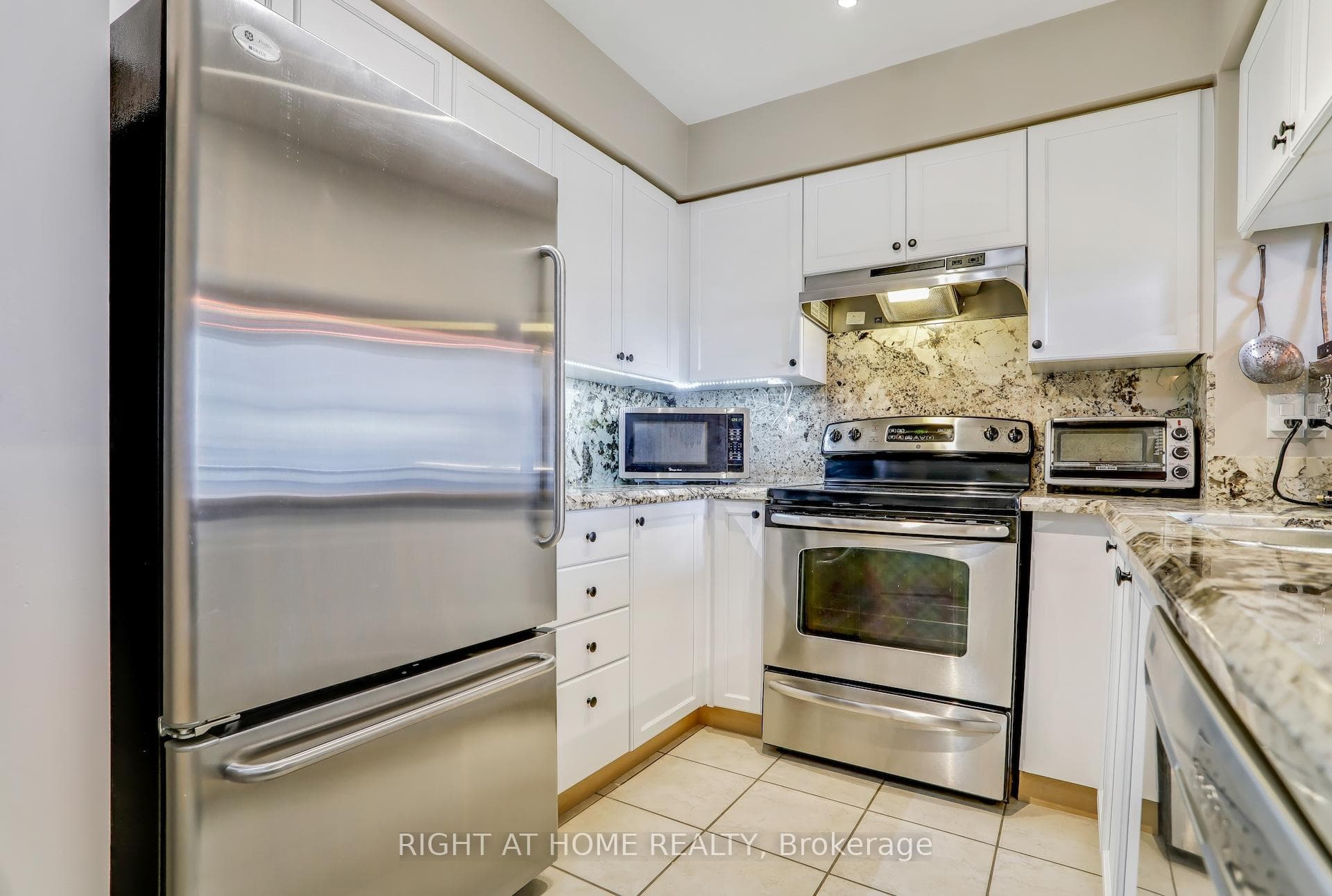 153 Beecroft Road Unit 2011 photo 7