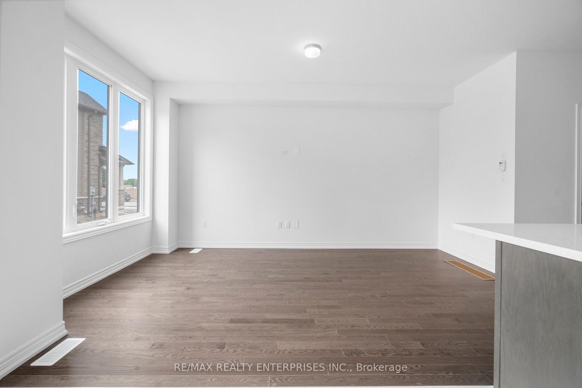51 Milady Crescent photo 8