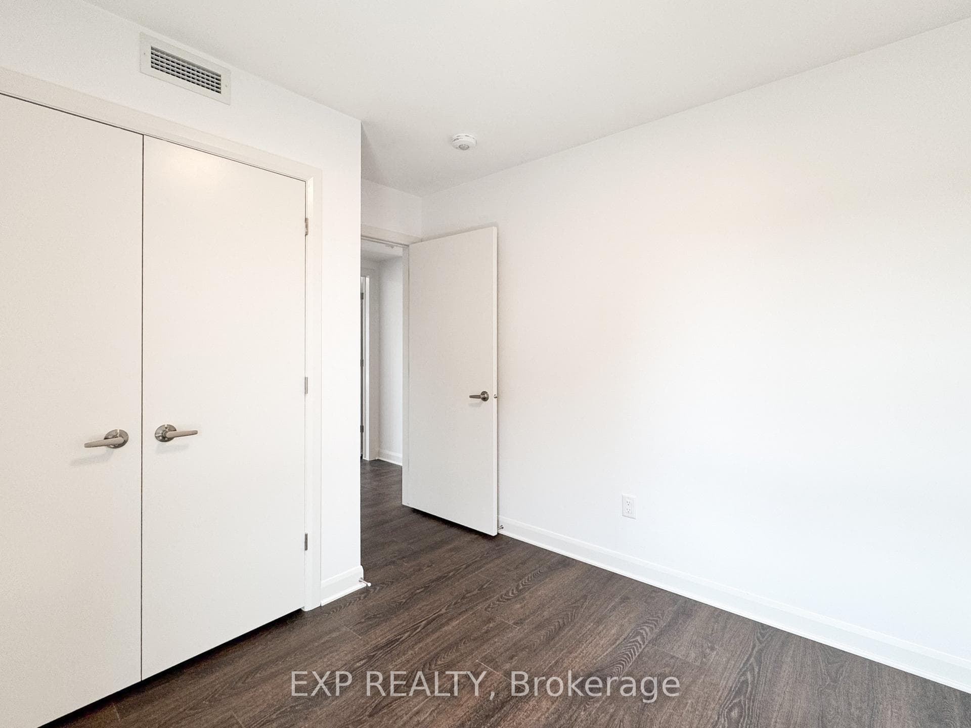 25 Fair Oaks Crescent Unit E photo 18
