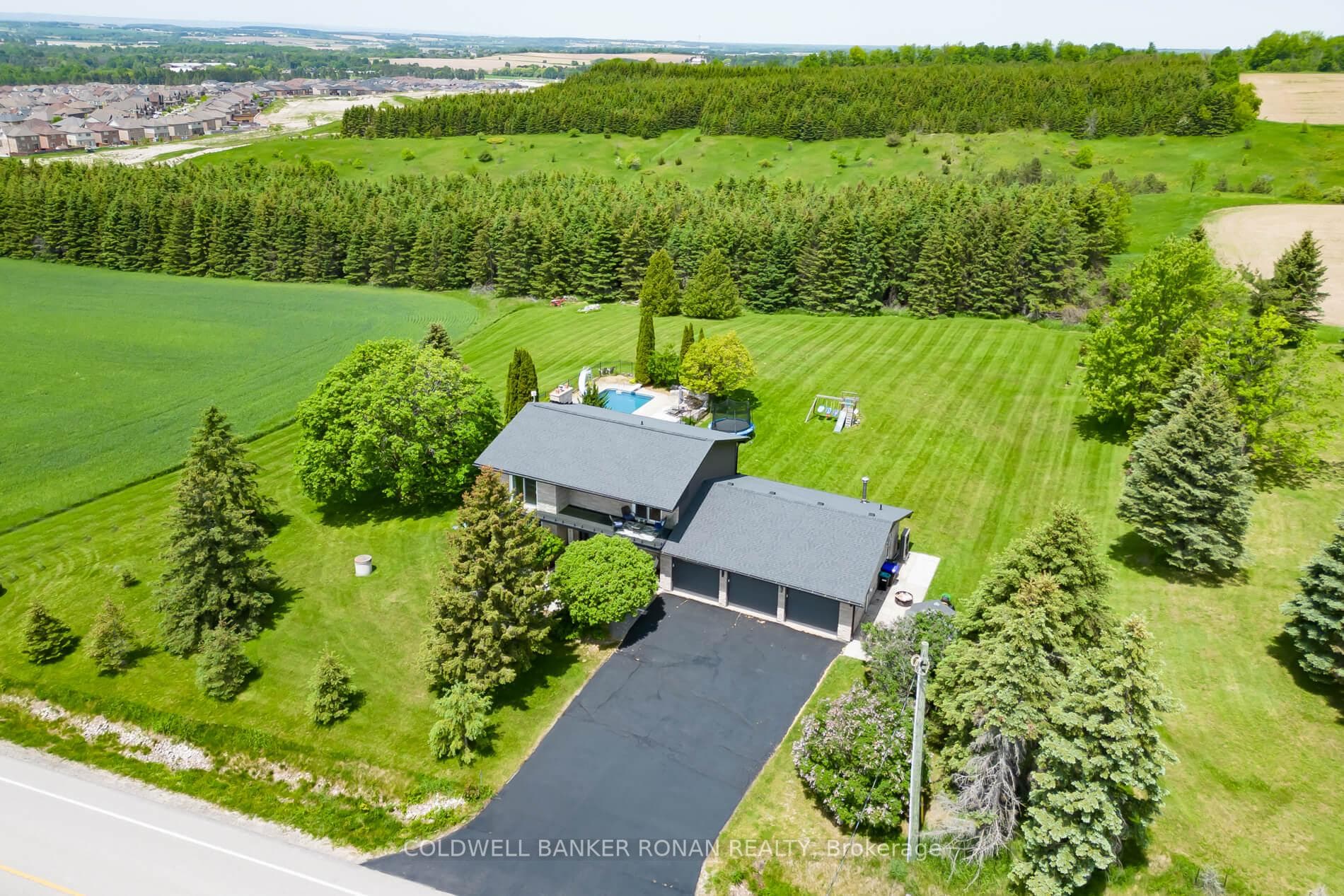 5676 14th Line photo 1