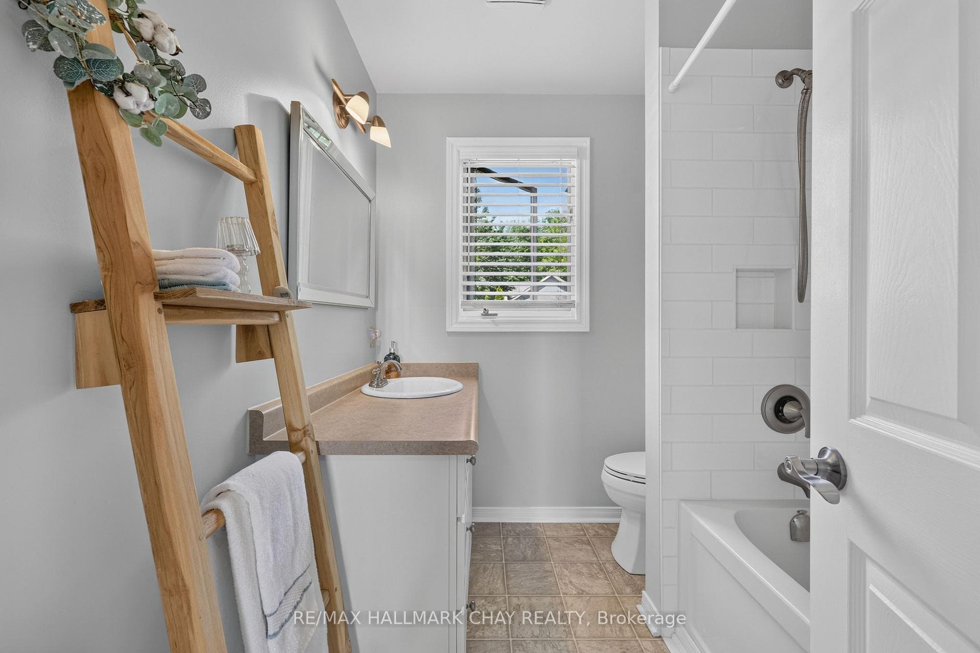 2289 Lakeshore Road photo 45