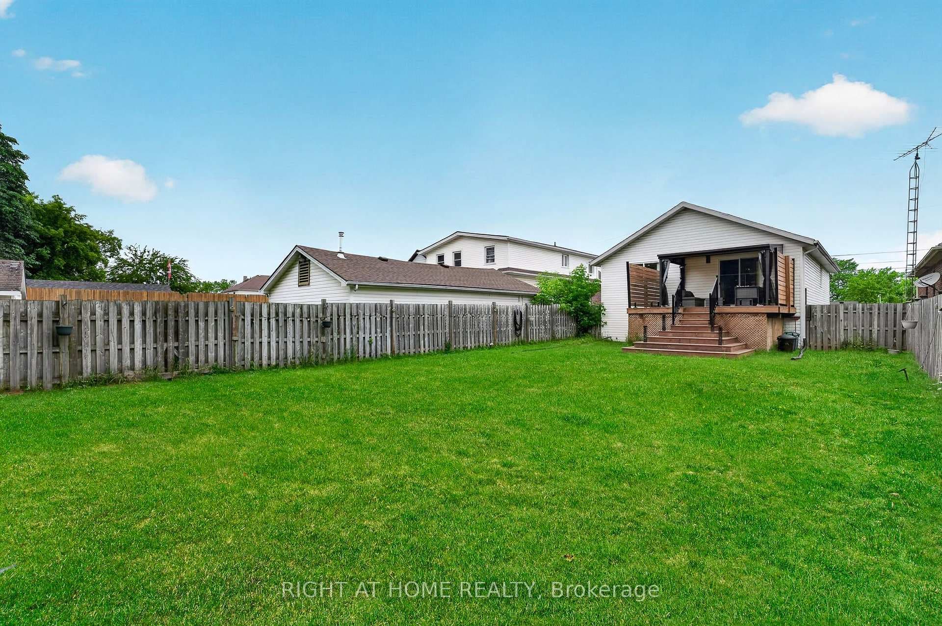 5524 Fraser Street photo 42