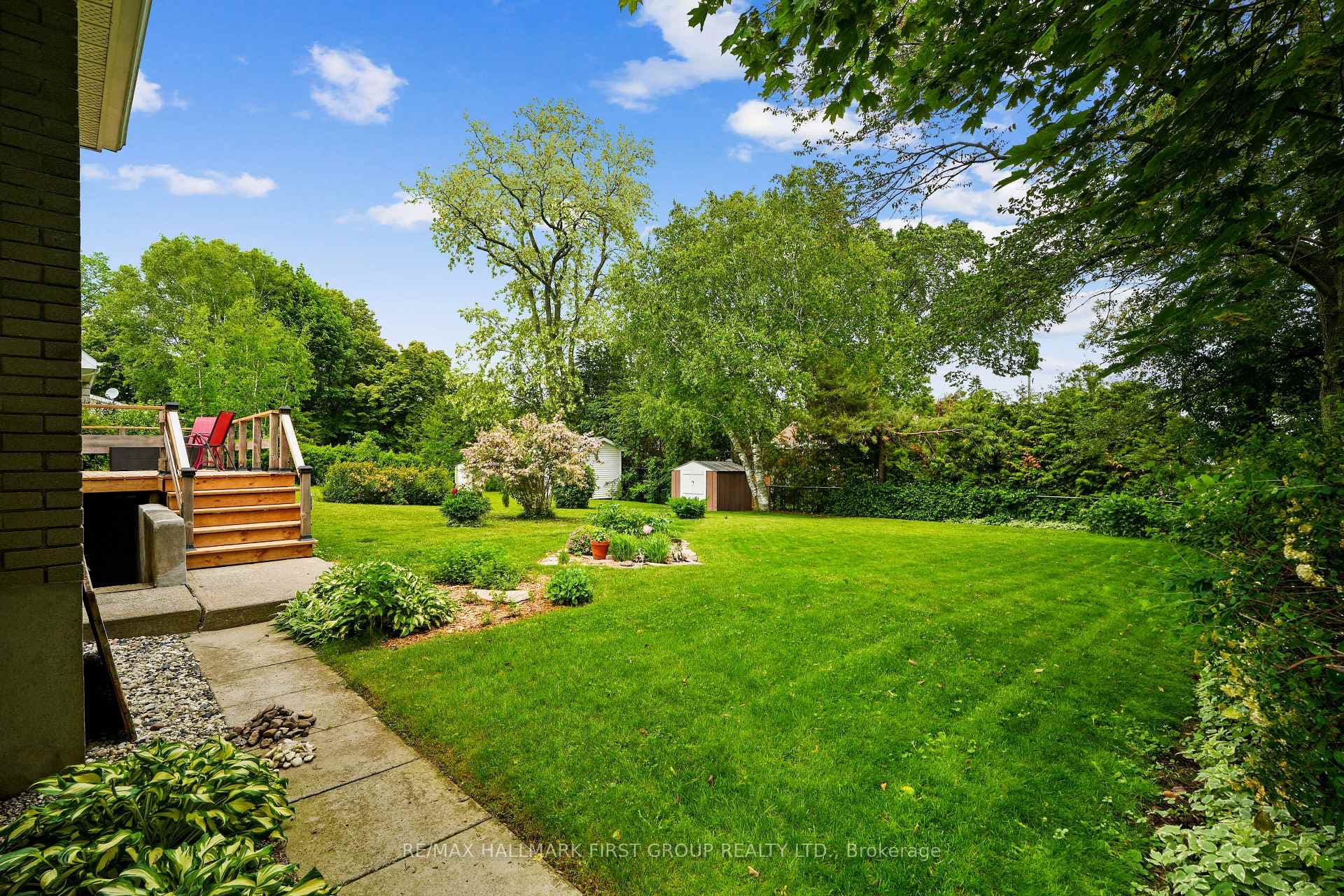 108 Abbott Boulevard photo 40