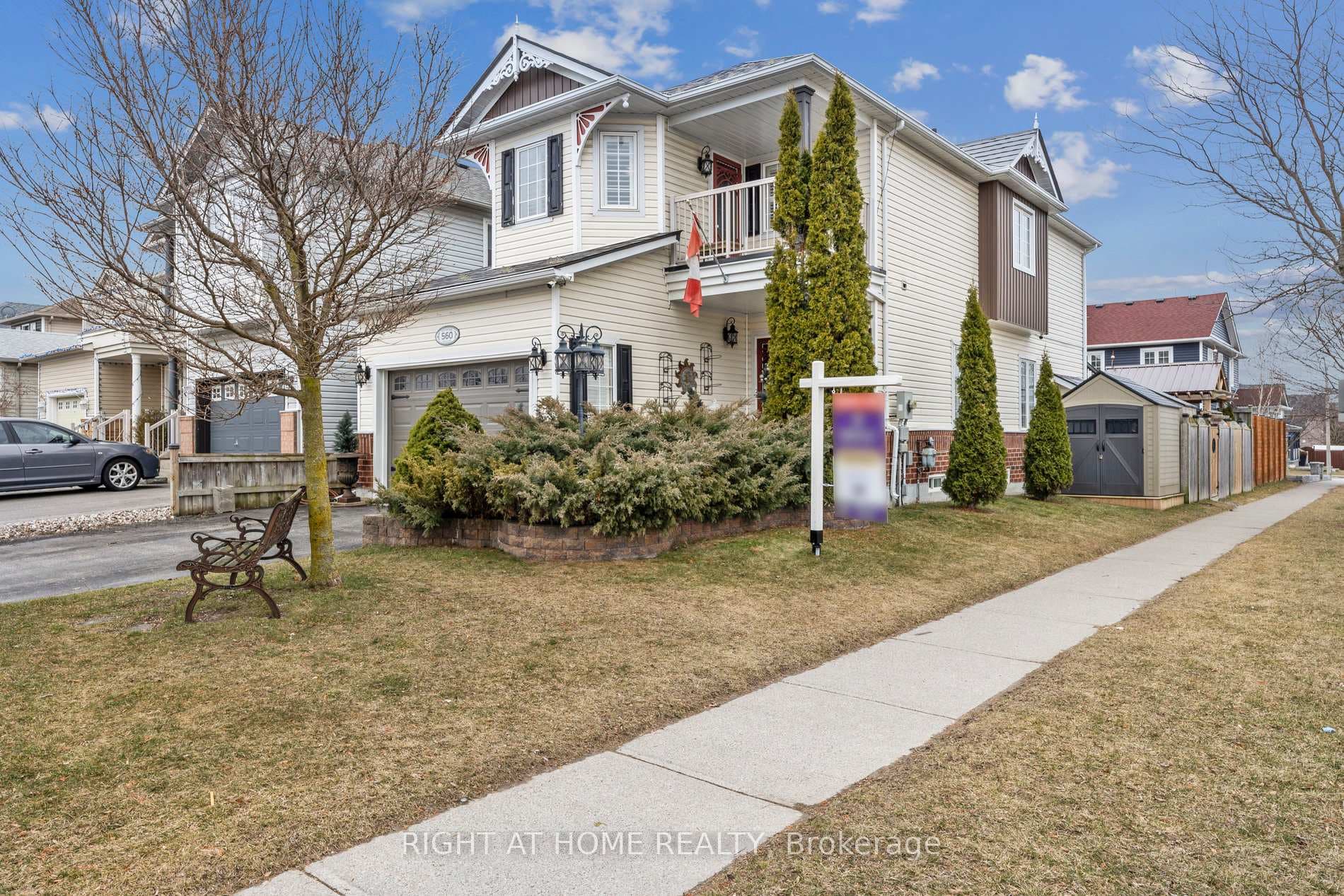 560 Nottingham Crescent photo 2