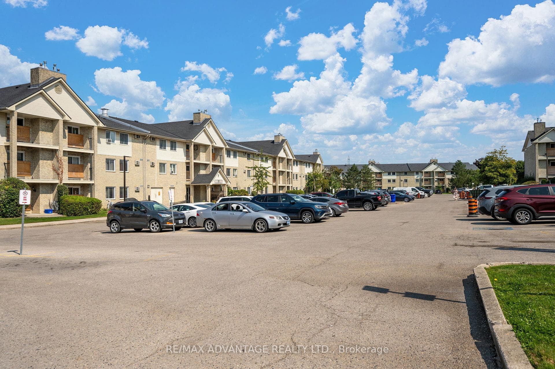 727 Deveron Crescent Unit 304 photo 19