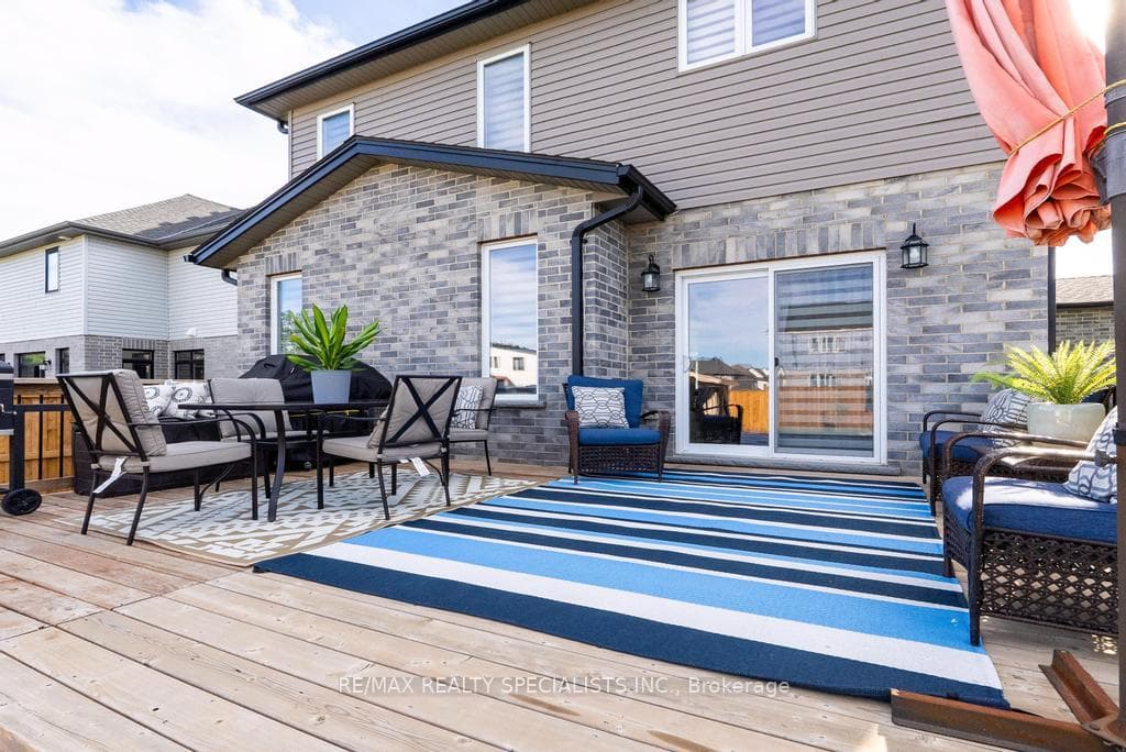 45 Peggy Avenue photo 41