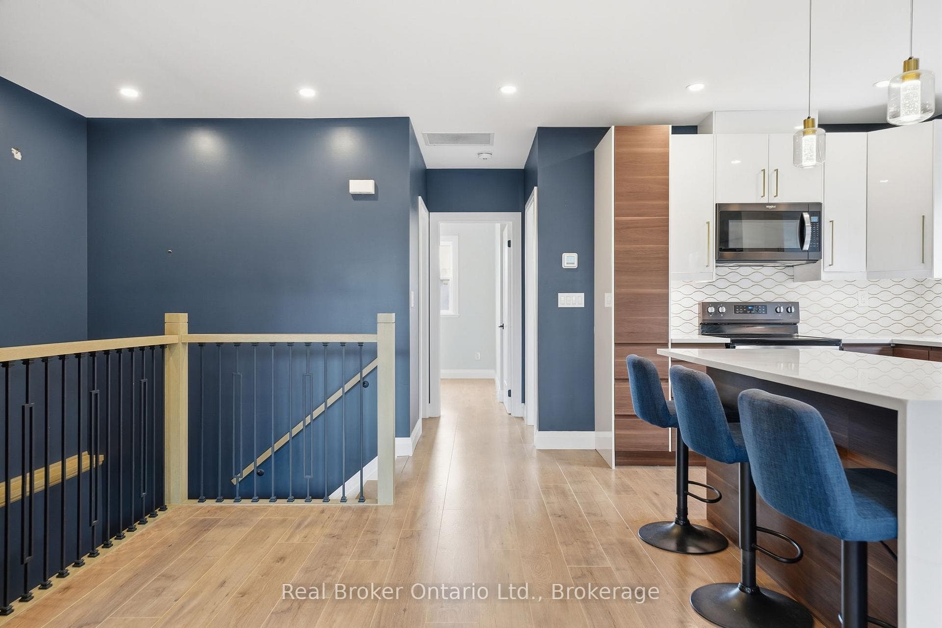 58 ROSSLYN Avenue Unit Unit 2 photo 5