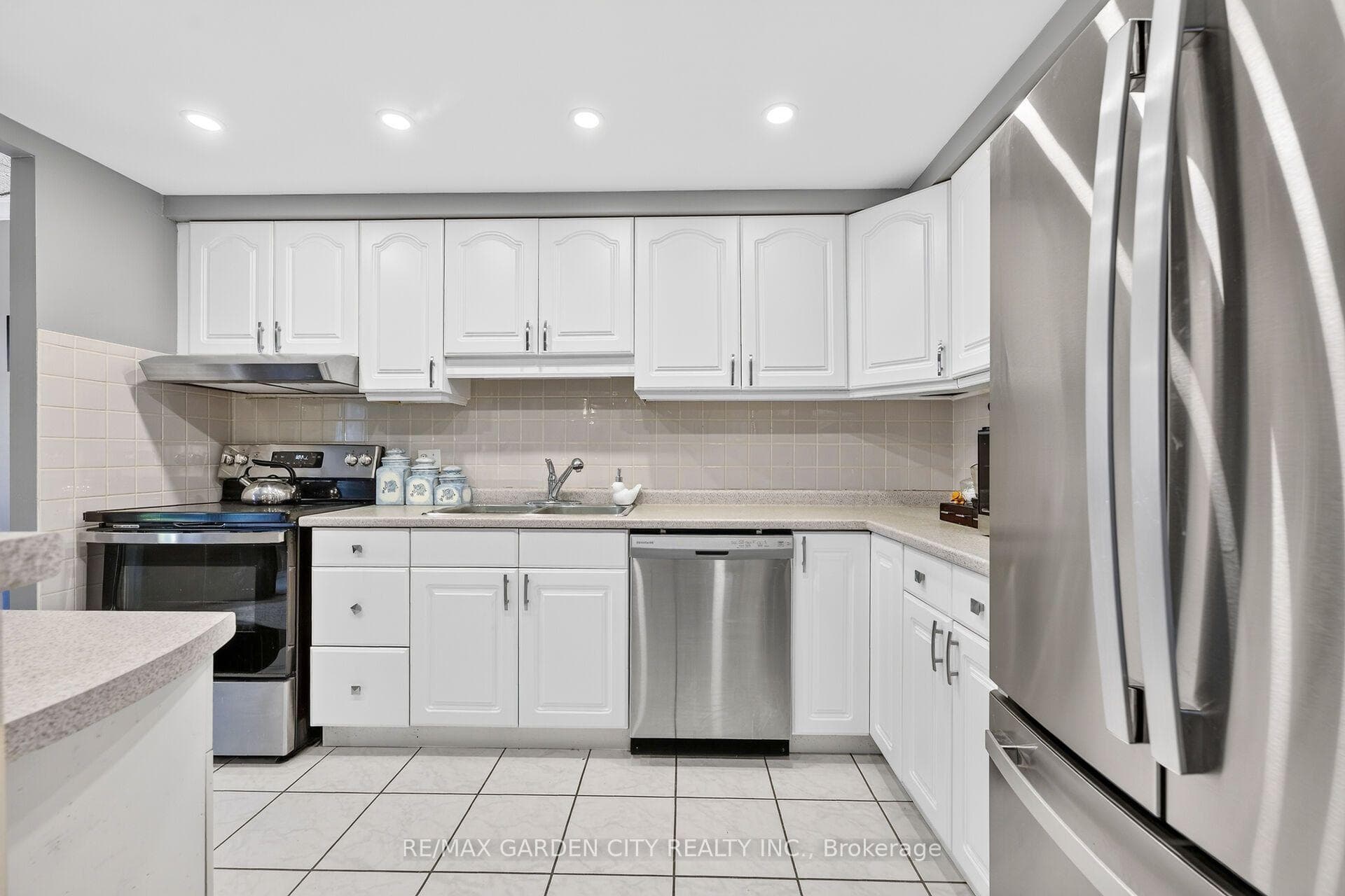 20 JOHN Street Unit 205 photo 10