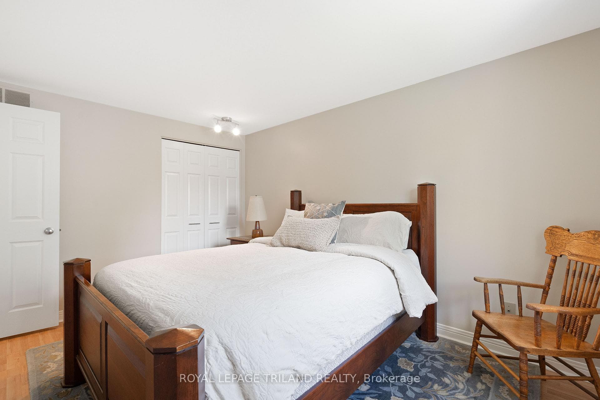 500 BOBBYBROOK Drive photo 27