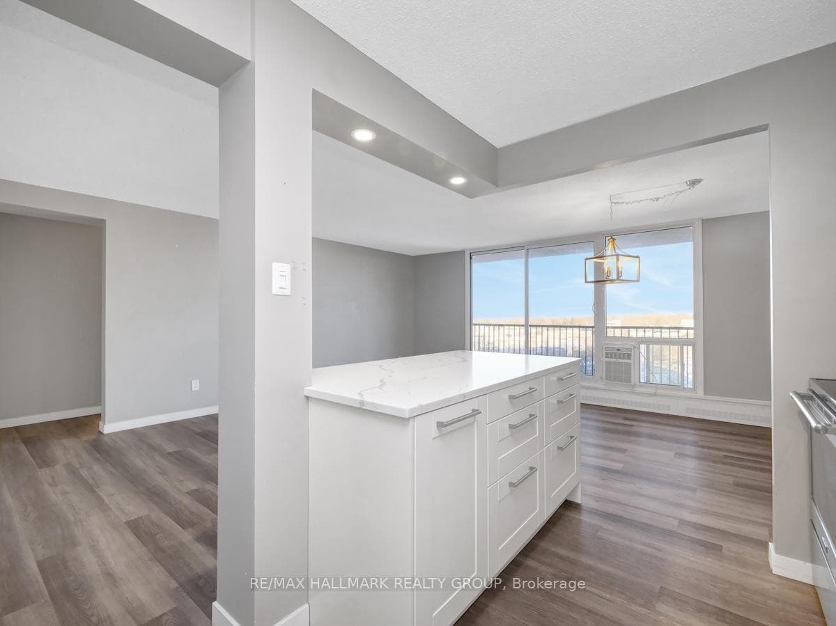 665 BATHGATE Drive Unit 1005 photo 17