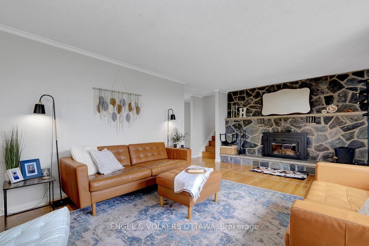 2963 Roger Stevens Drive photo 5