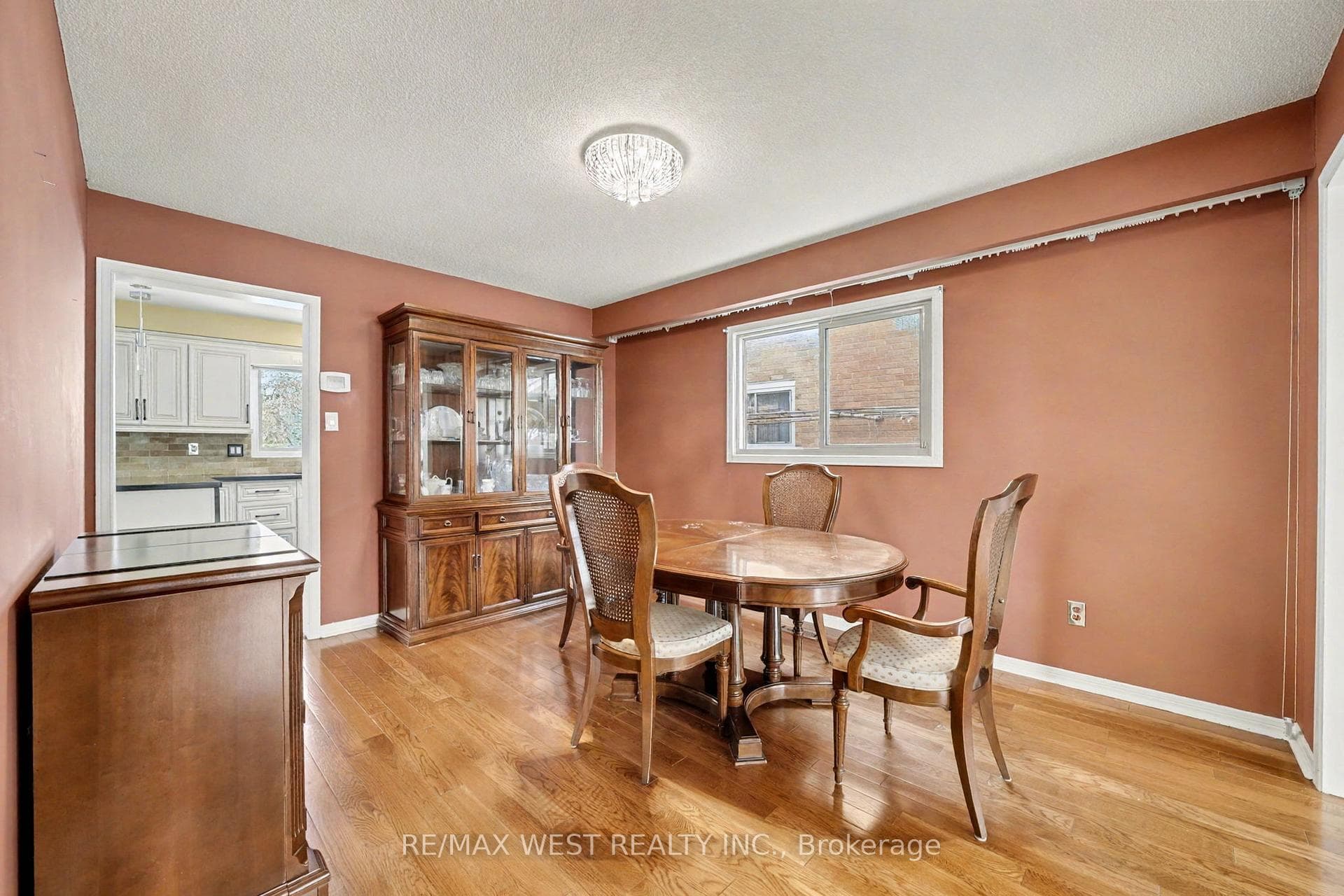 1155 Willowbank Trail photo 5