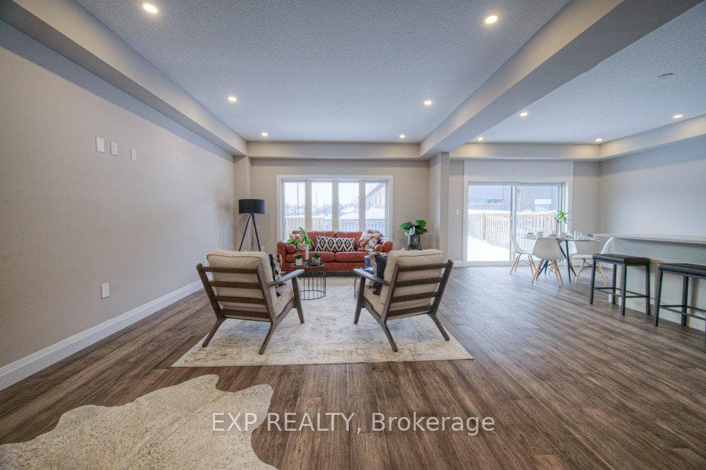 94 isaac Street photo 3
