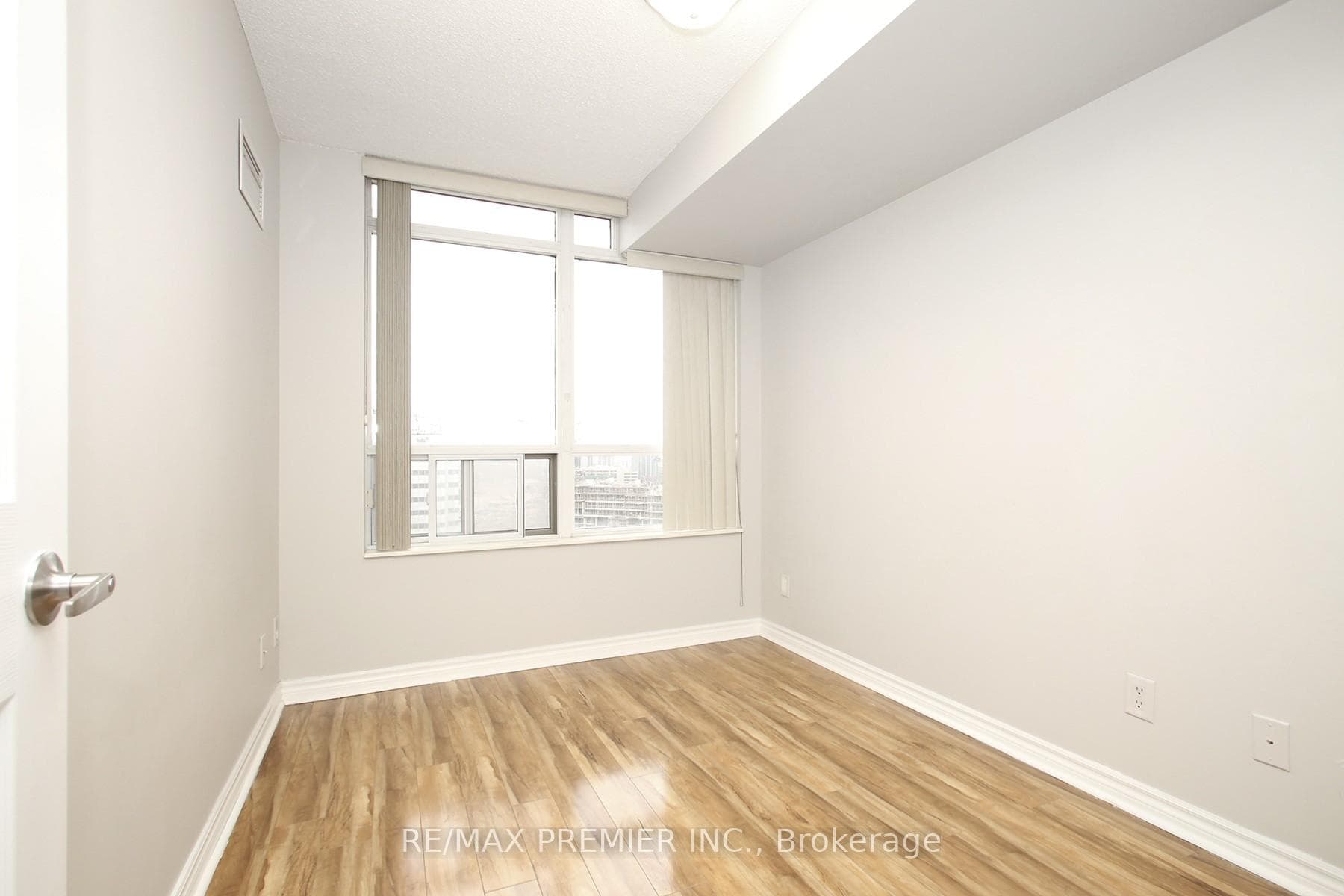 3888 Duke of York Boulevard Unit 1422 photo 6