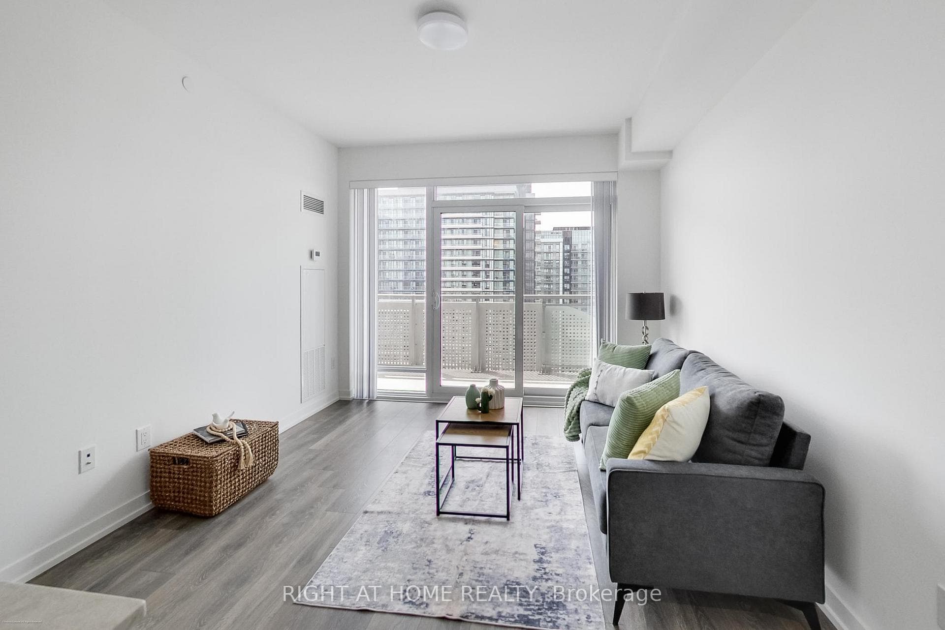 2520 Eglinton Avenue Unit 1602 photo 10