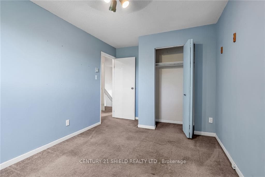 712 GLENGARRY Boulevard photo 10