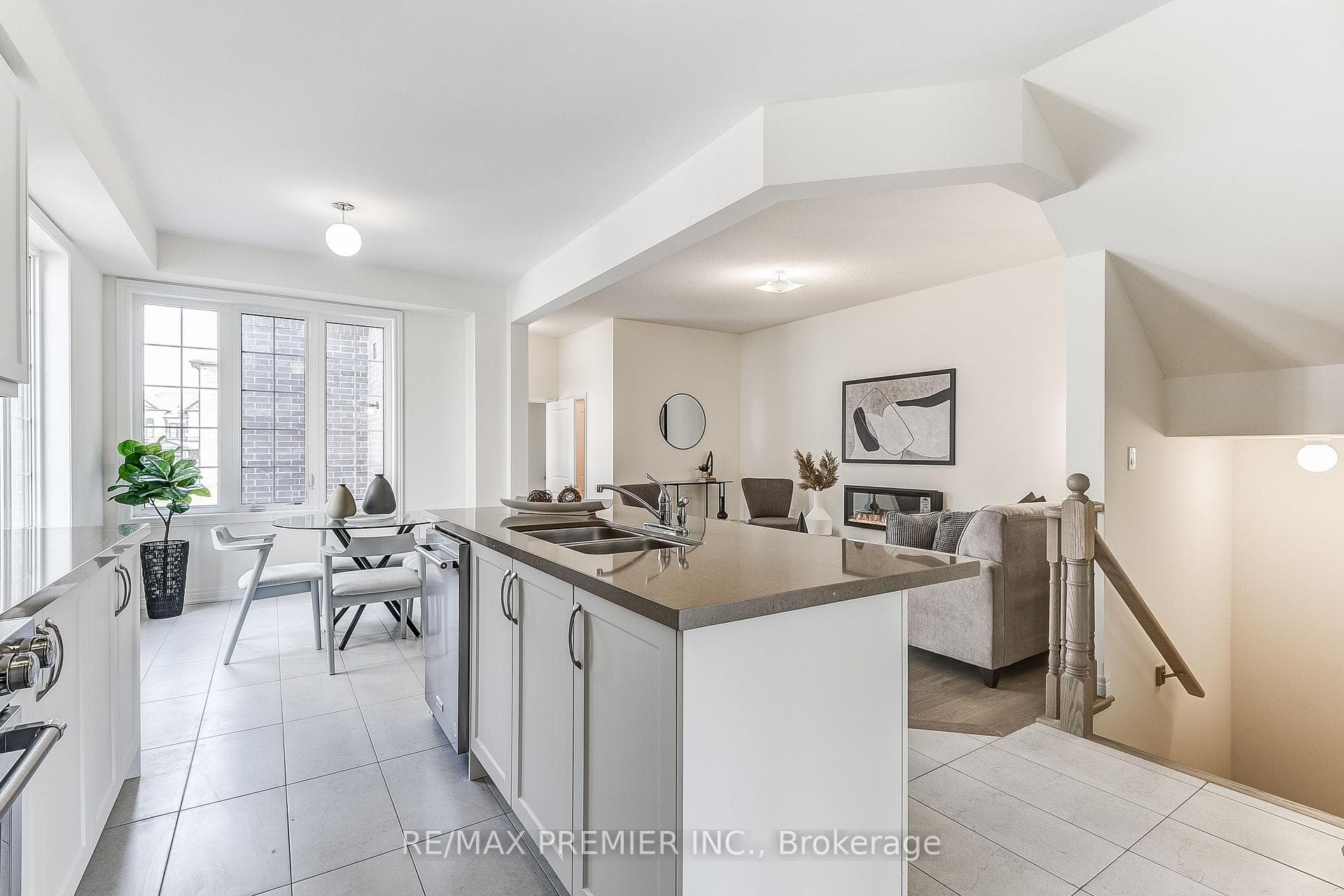 311 Coronation Road photo 11