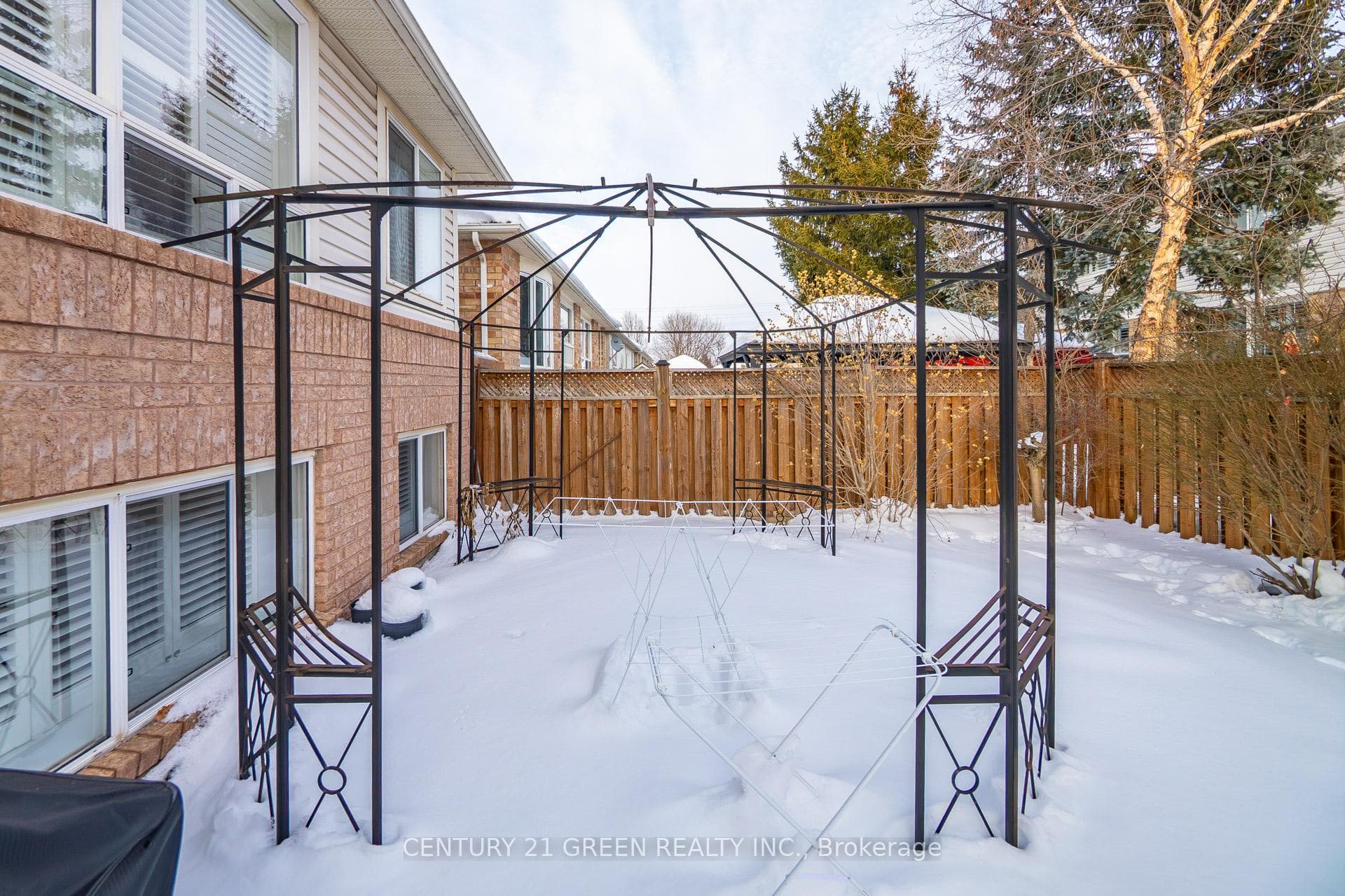 1666 Allan Crescent photo 45