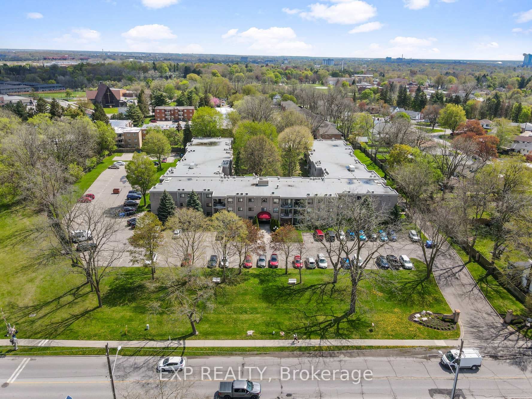 4658 DRUMMOND Road Unit 126 photo 23