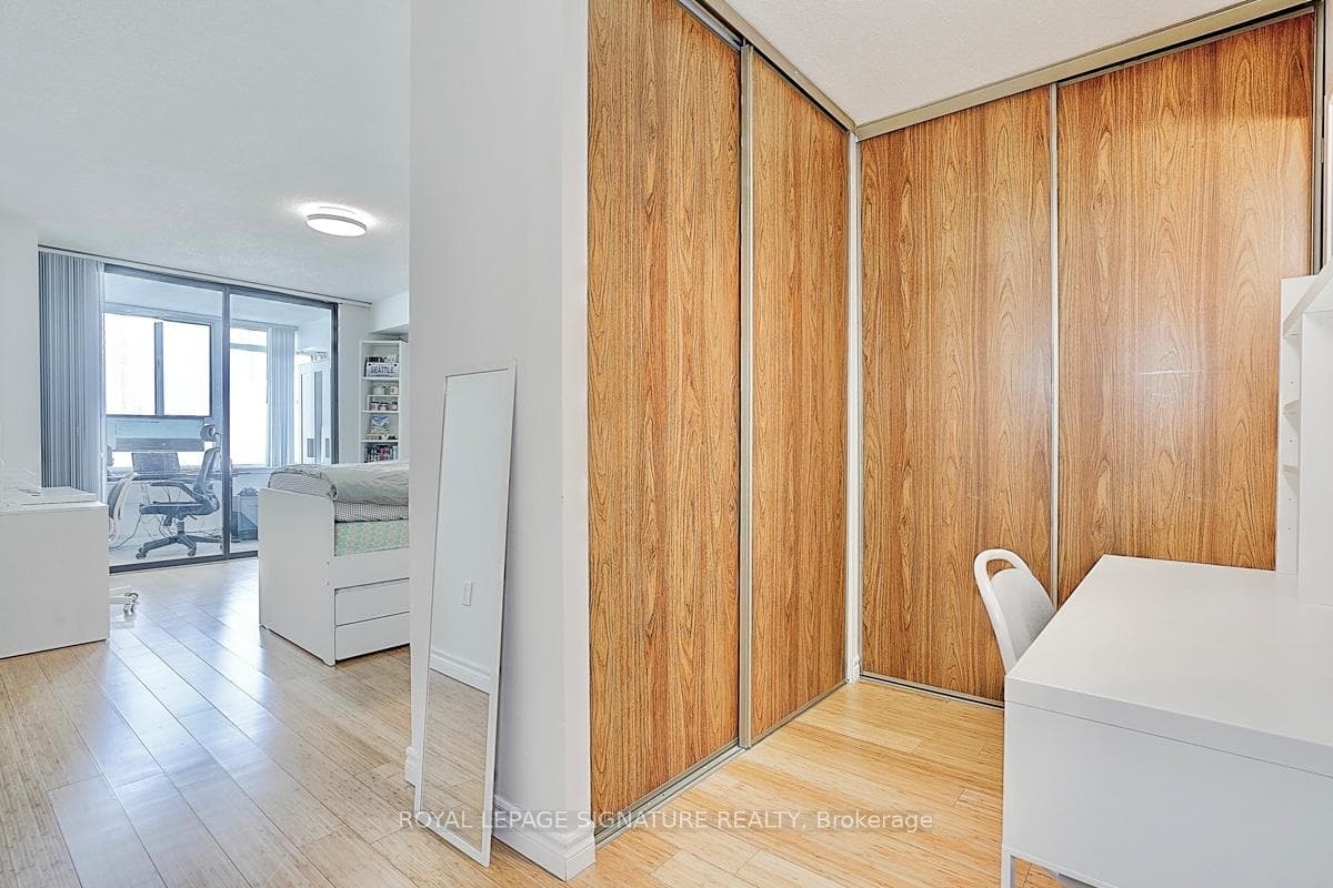 45 Carlton Street Unit 1209 photo 16