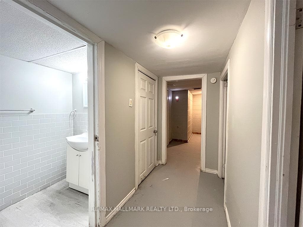 67 Claremore Avenue photo 22