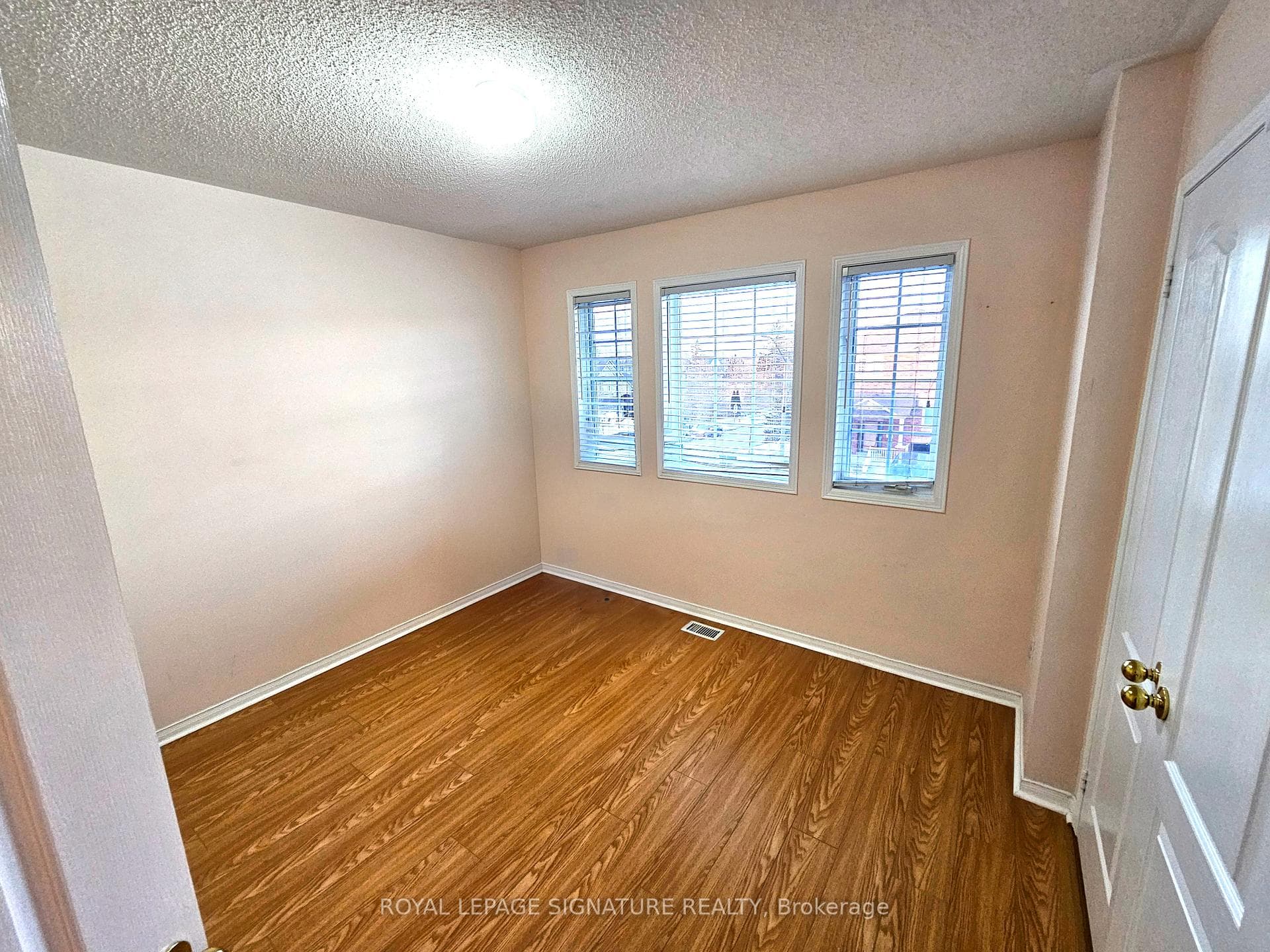 1565 Woodhenge Way photo 15