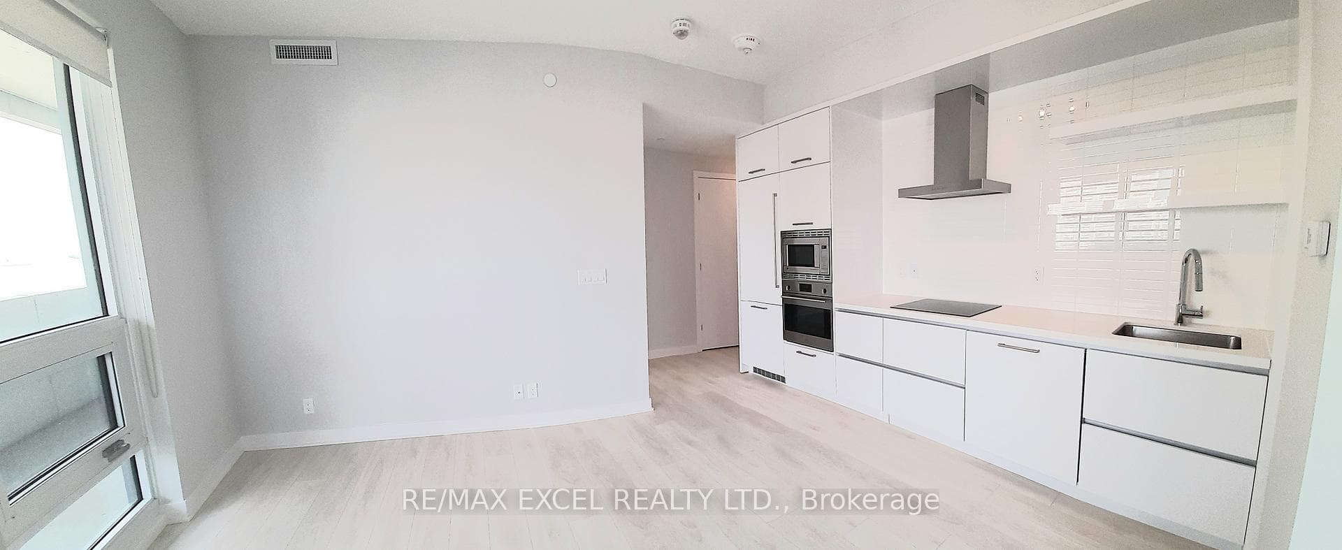 2221 Yonge Street Unit 1502 photo 6