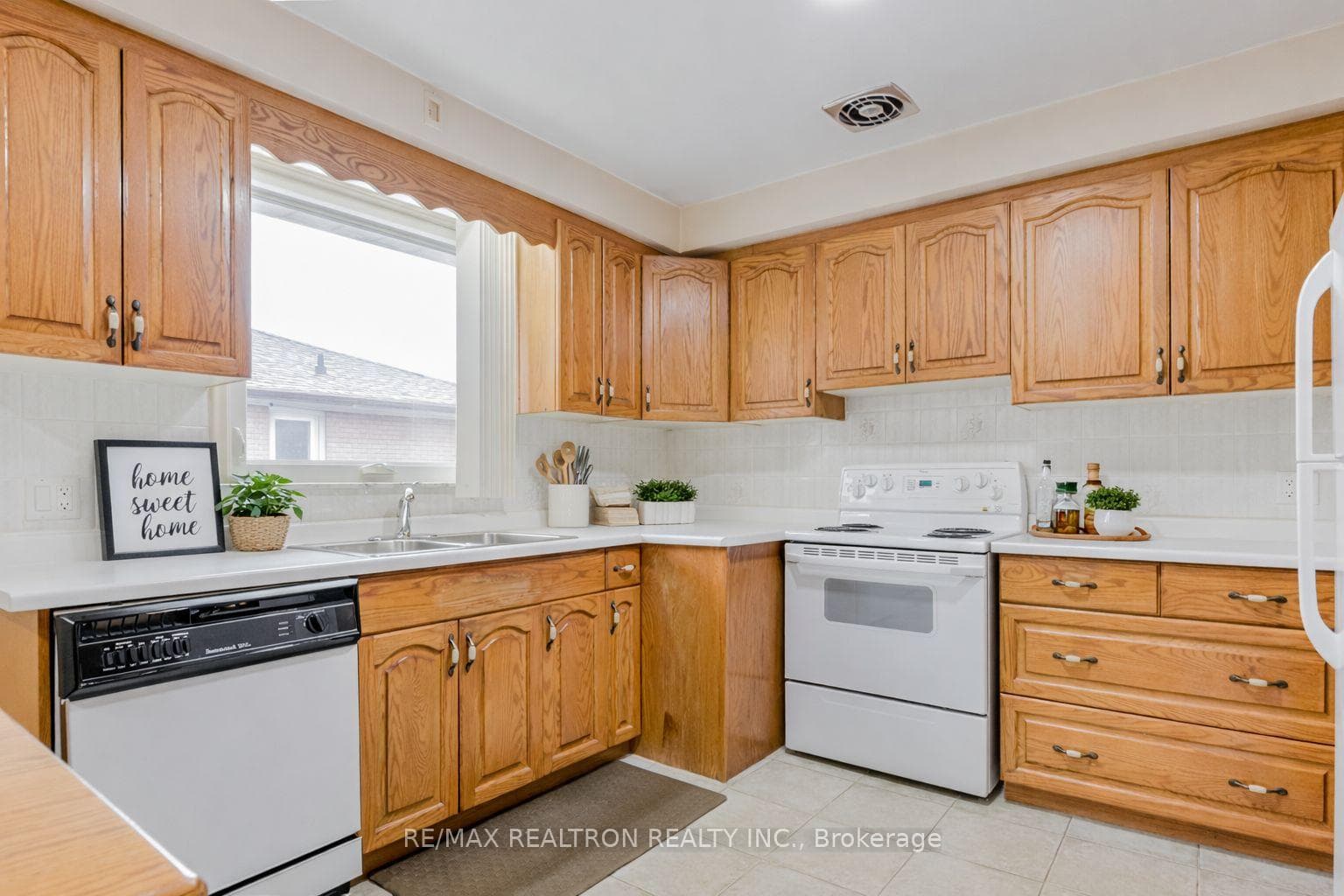 190 Ranee Avenue photo 9