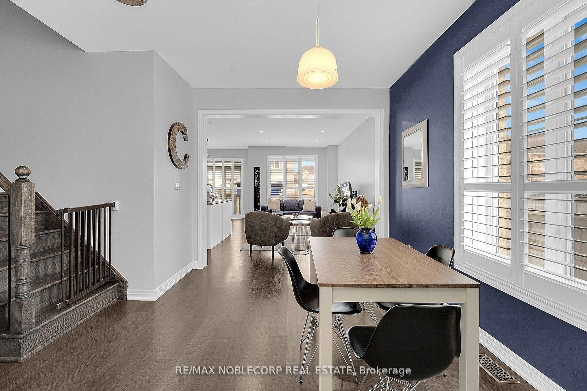 40 Sharpe Crescent photo 6