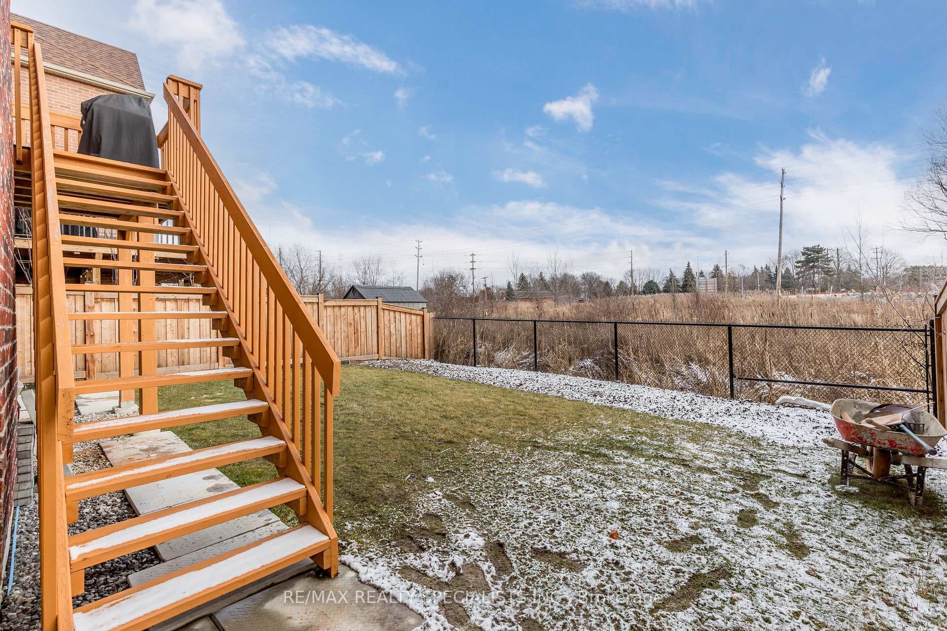 53 Ladder Crescent photo 36