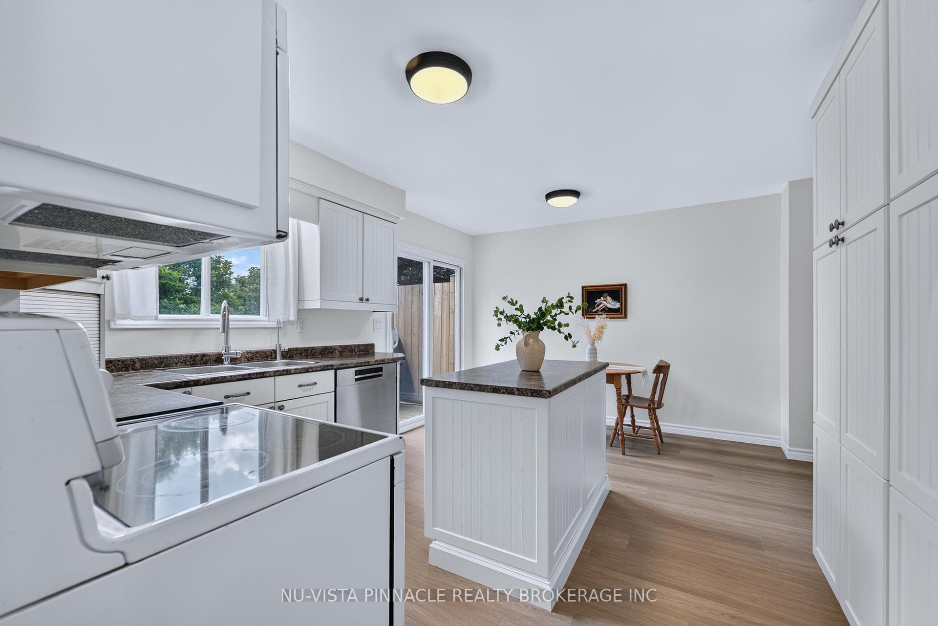 28 Edgemere Crescent photo 18