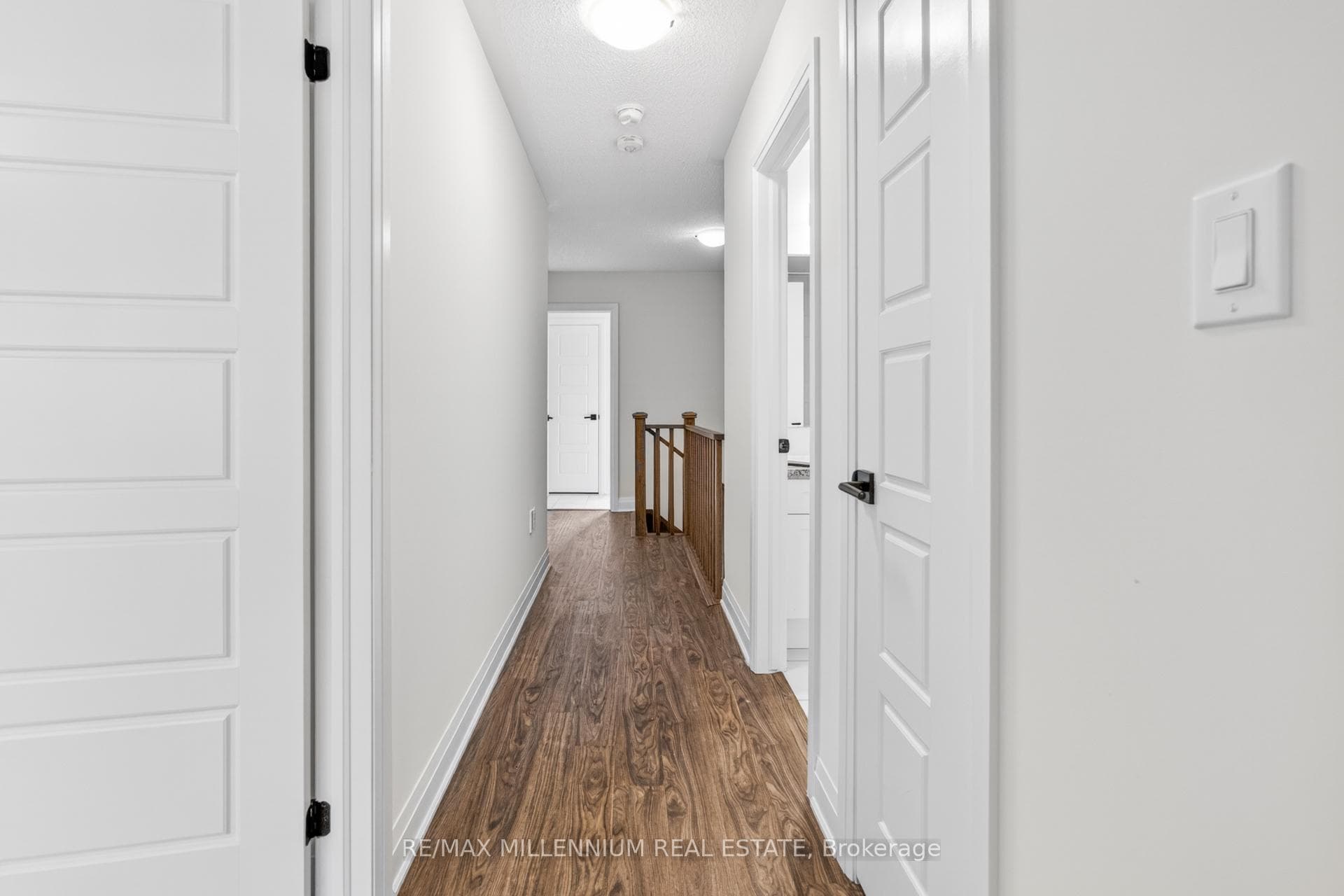 1576 Moira Crescent photo 31