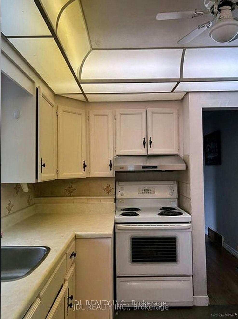 8 Highwood Ave. Avenue Unit Three-Bedroom Main Floor photo 6