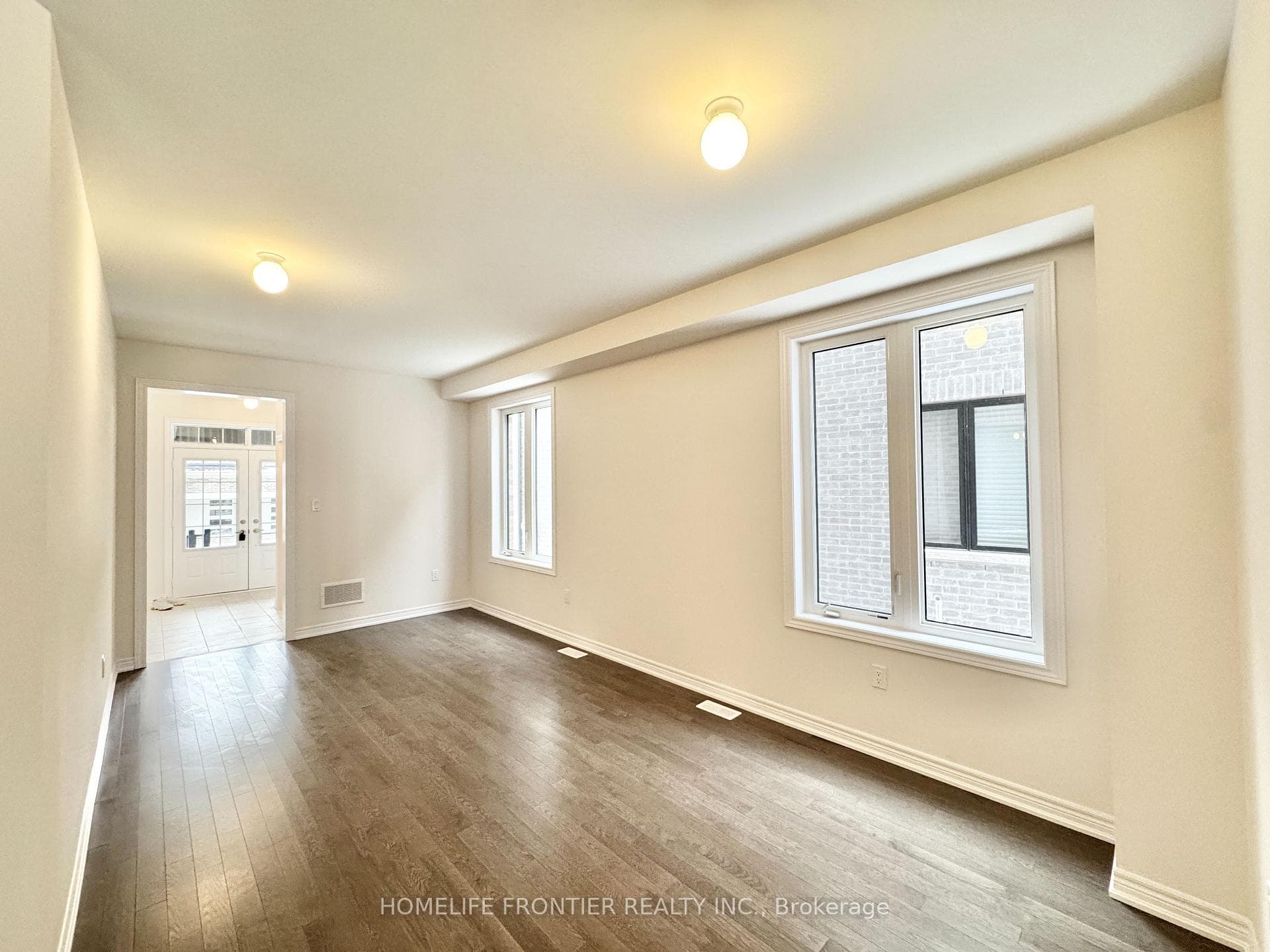 879 Plum Place photo 5