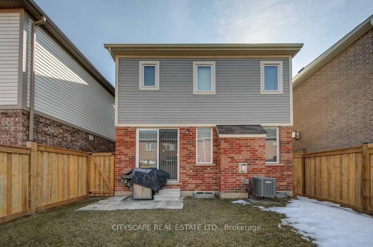 141 Hatt Court photo 32
