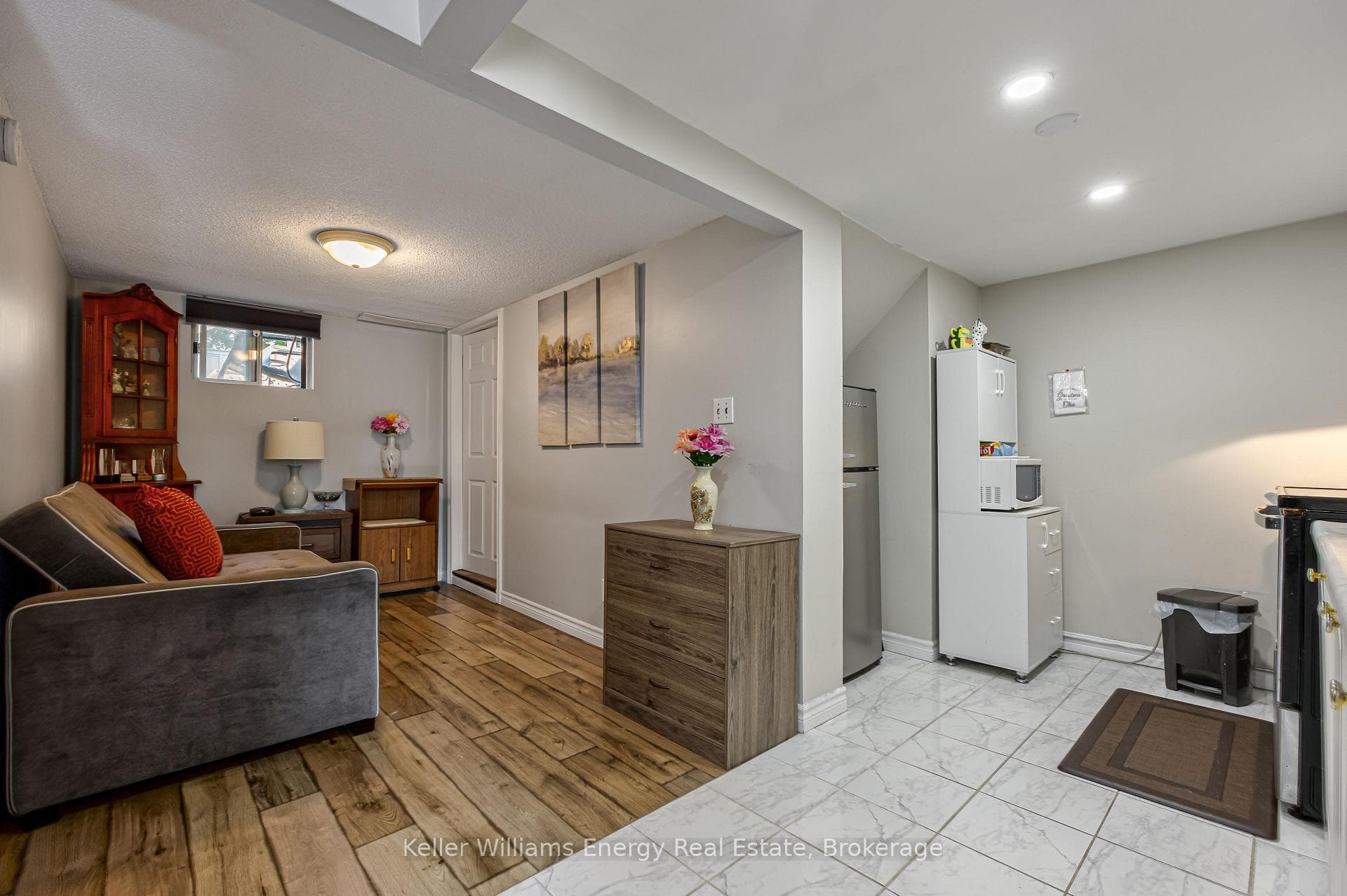 405 Bernhard Crescent photo 27